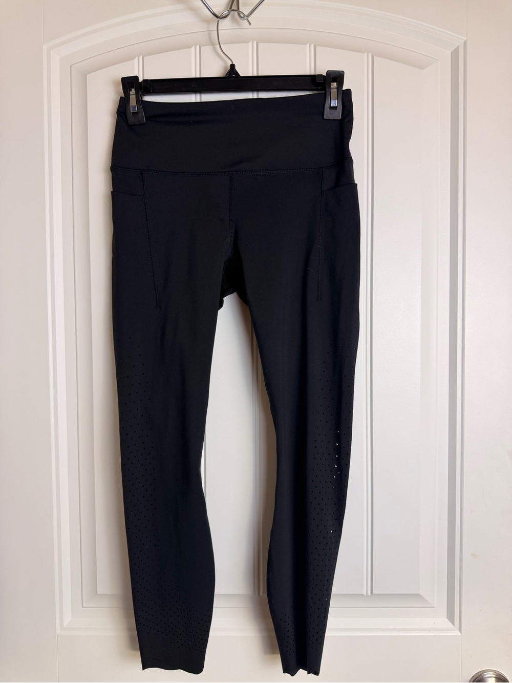 Active Life Black High-Waist Performance Ankle Leggings with Side Pockets